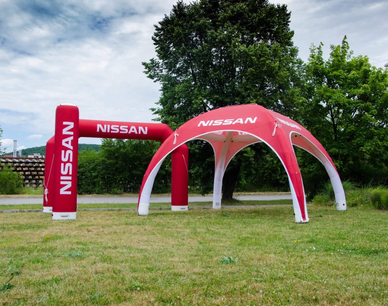 Nissan square tält